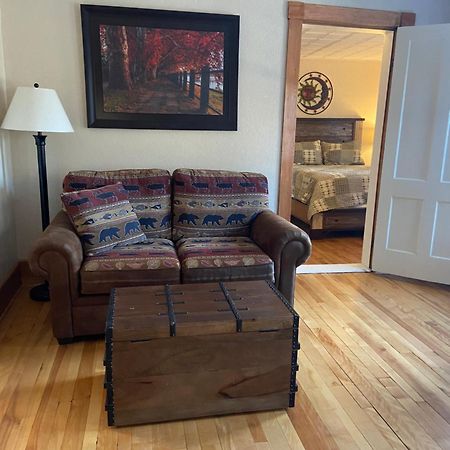 Tavern - Country Suite Newport Экстерьер фото