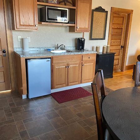 Tavern - Country Suite Newport Экстерьер фото