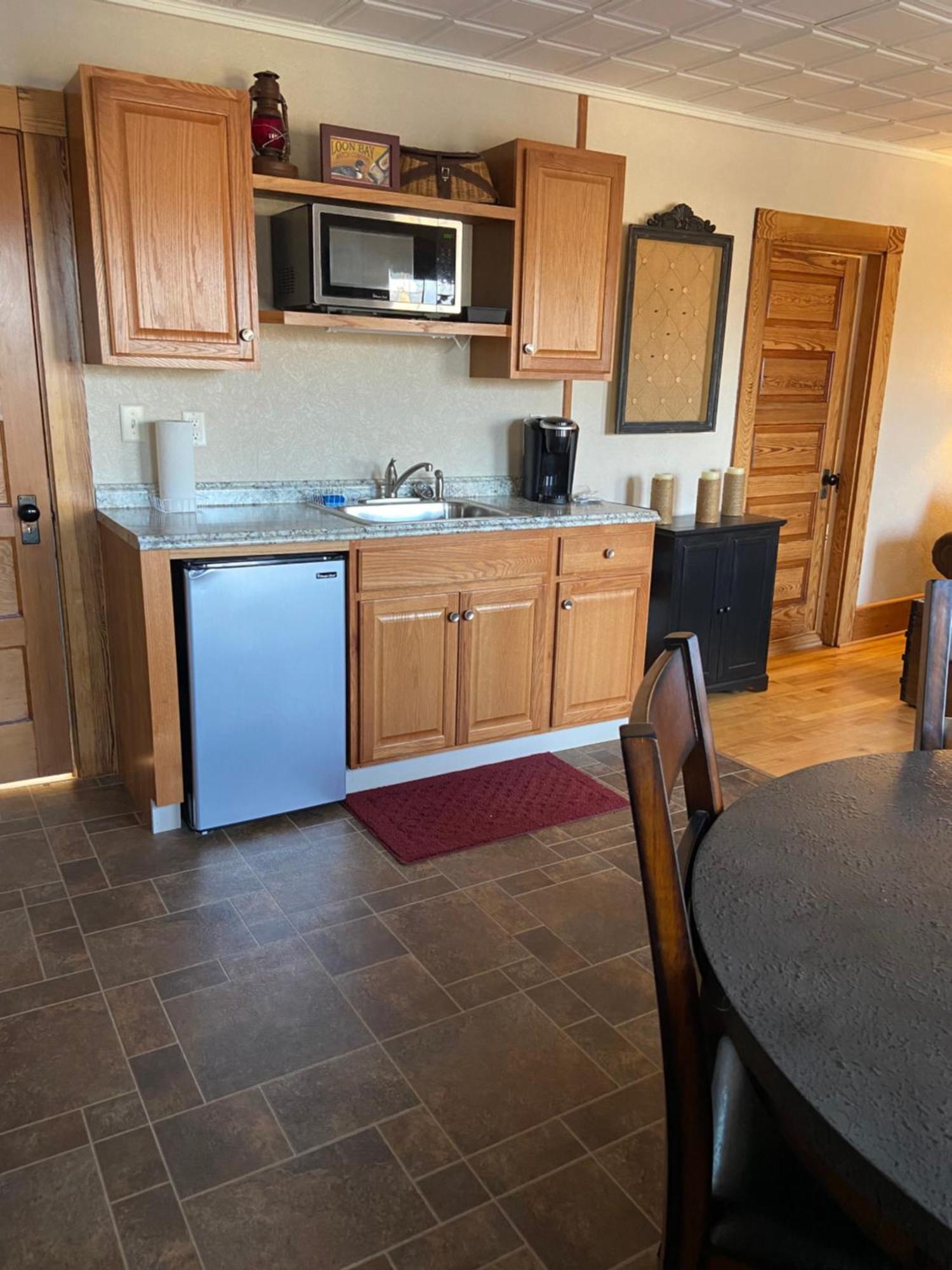 Tavern - Country Suite Newport Экстерьер фото