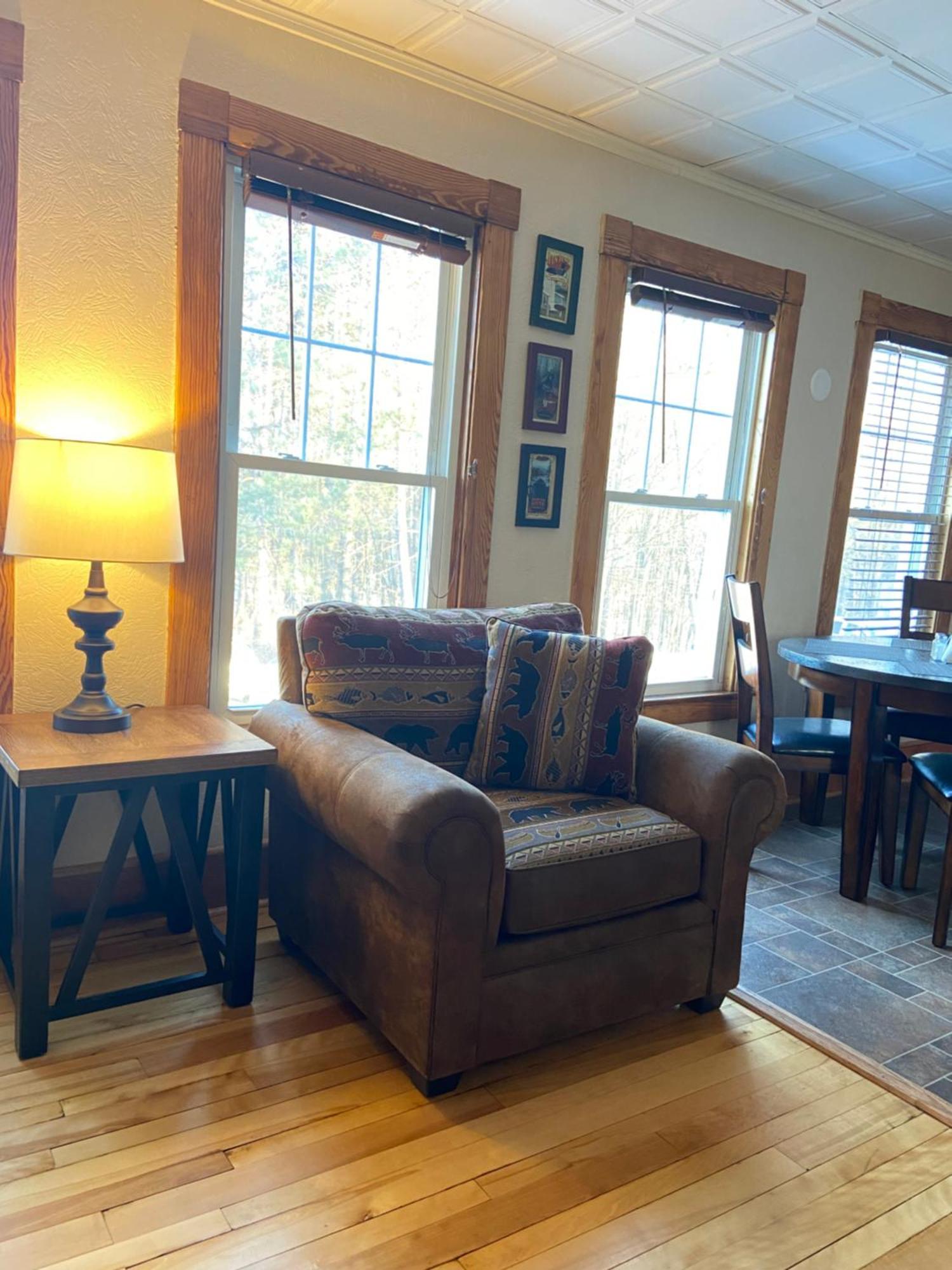 Tavern - Country Suite Newport Экстерьер фото